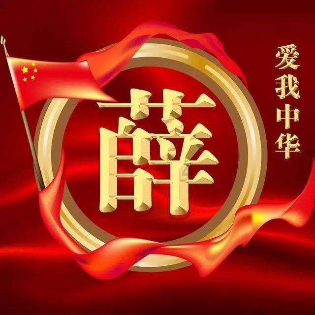 度假的时尚女孩